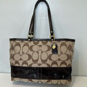 COACH SIGNATURE TAN DIAPER / TOTE BAG EUC